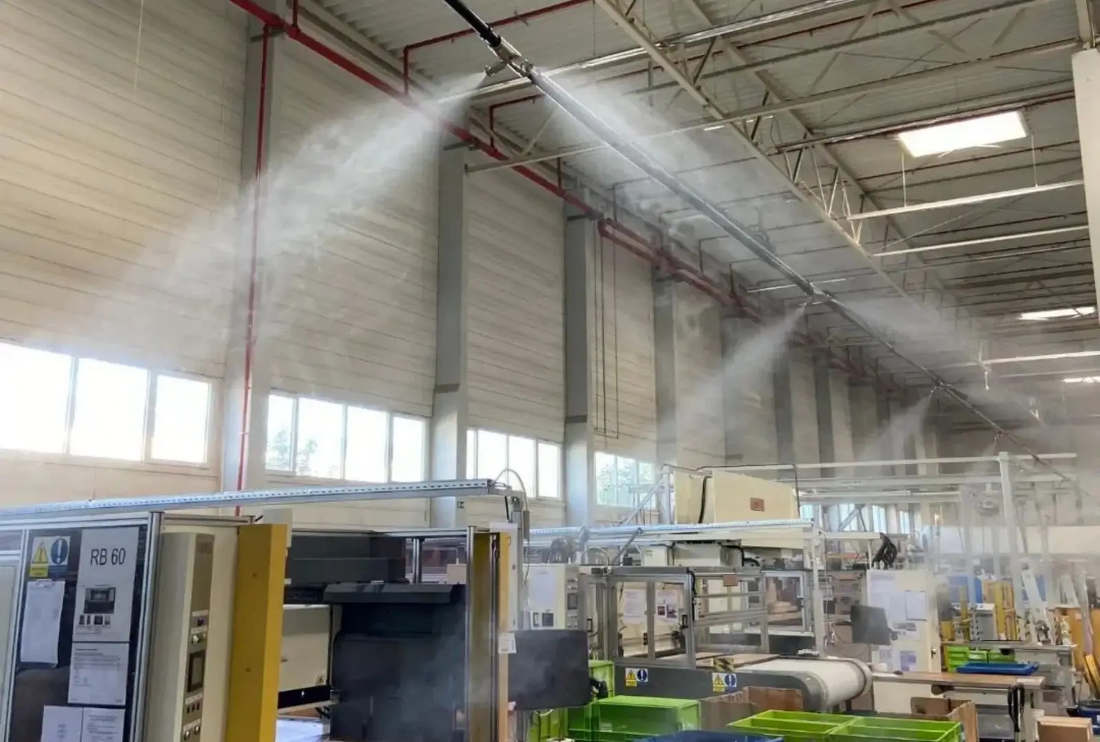 Adiabatické chlazení v průmyslové hale